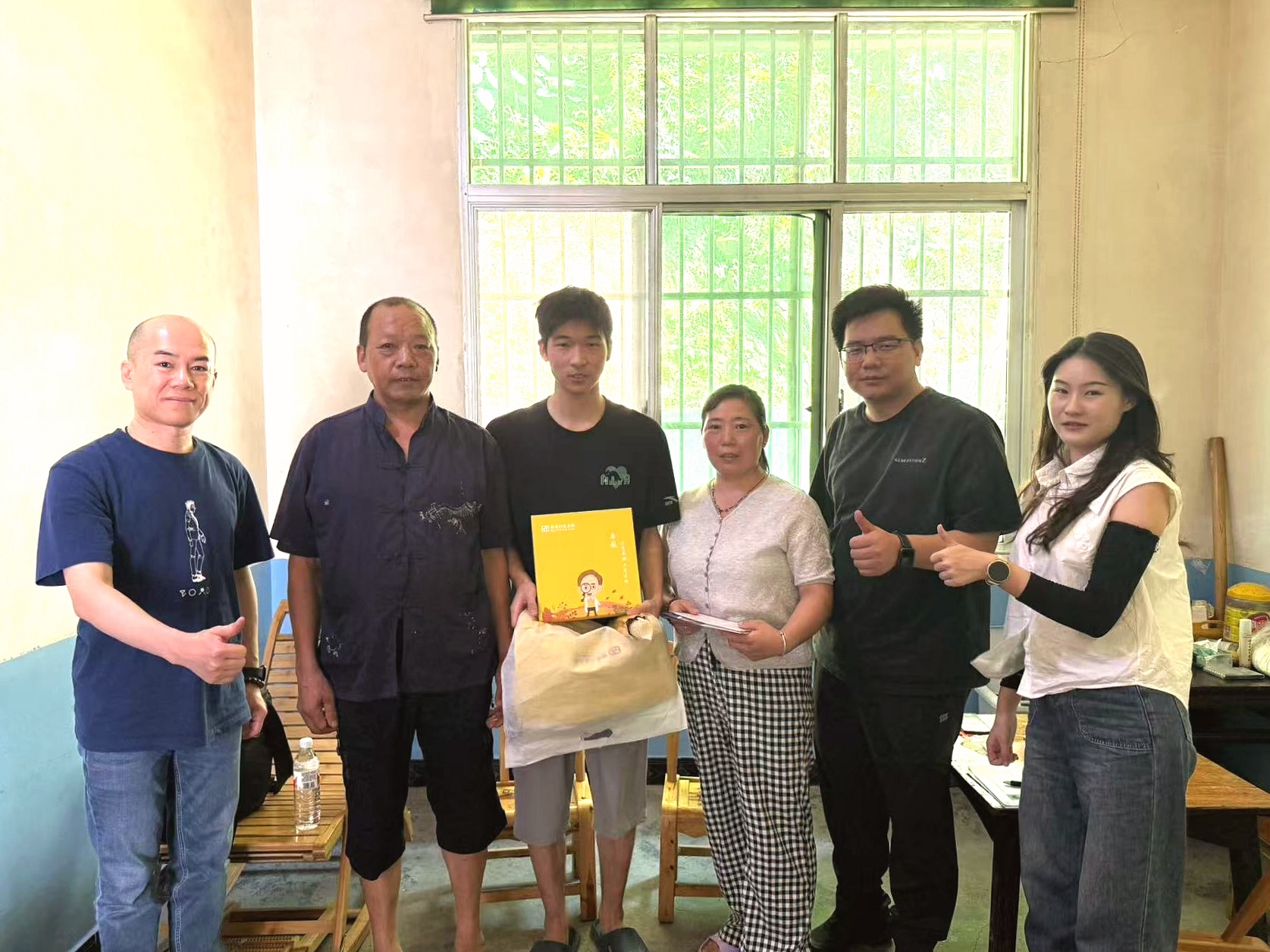 資助貧困大學生